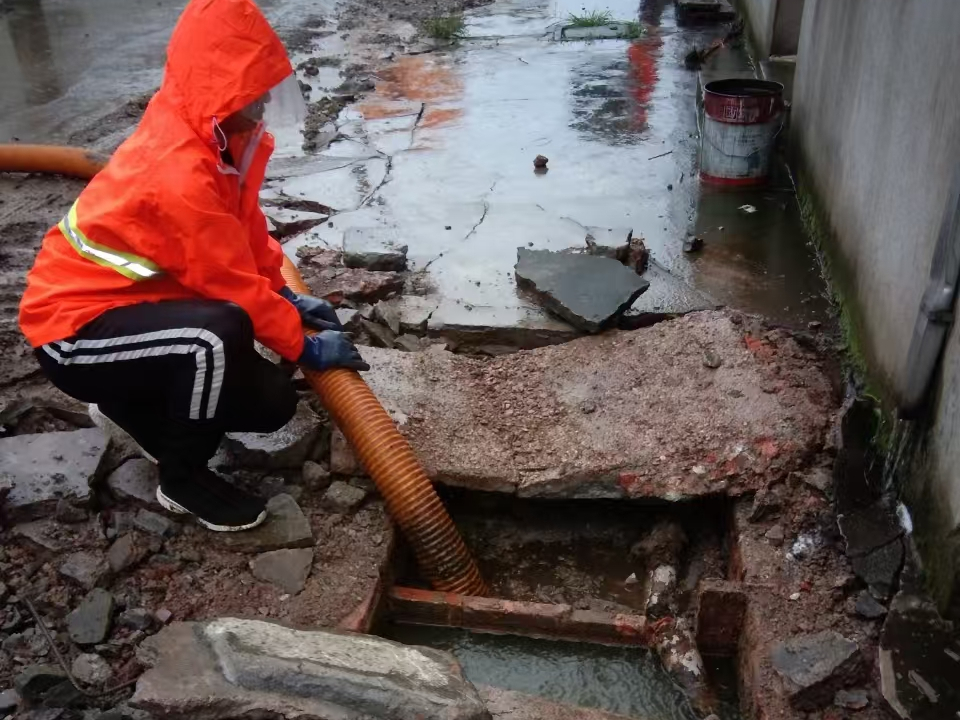 始兴专业清理污水池 炜誉市政以规范流程守护城市 “肠道”